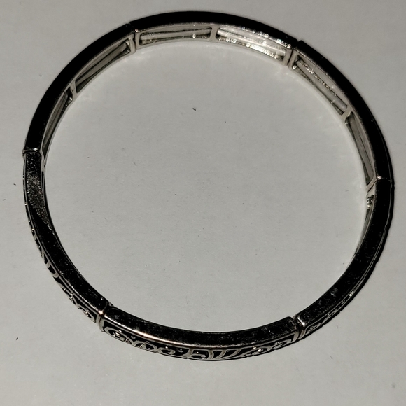 Filigree Design Stretch Bracelet - Picture 4 of 5